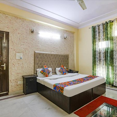 Fabexpress Hm Palace Hotel Noida Exterior foto