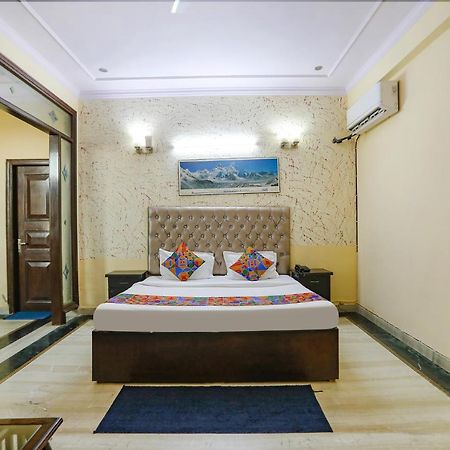 Fabexpress Hm Palace Hotel Noida Exterior foto