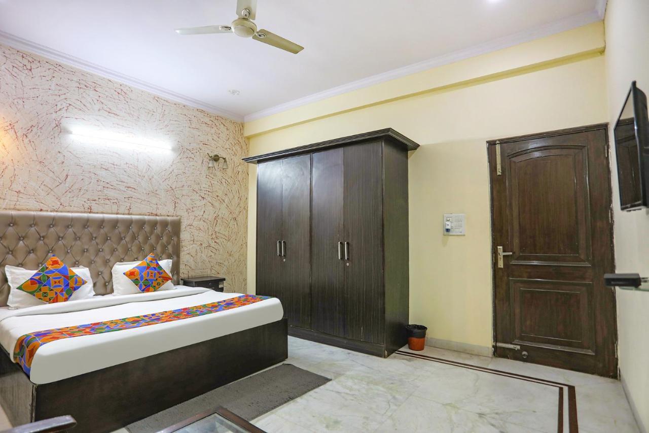 Fabexpress Hm Palace Hotel Noida Exterior foto