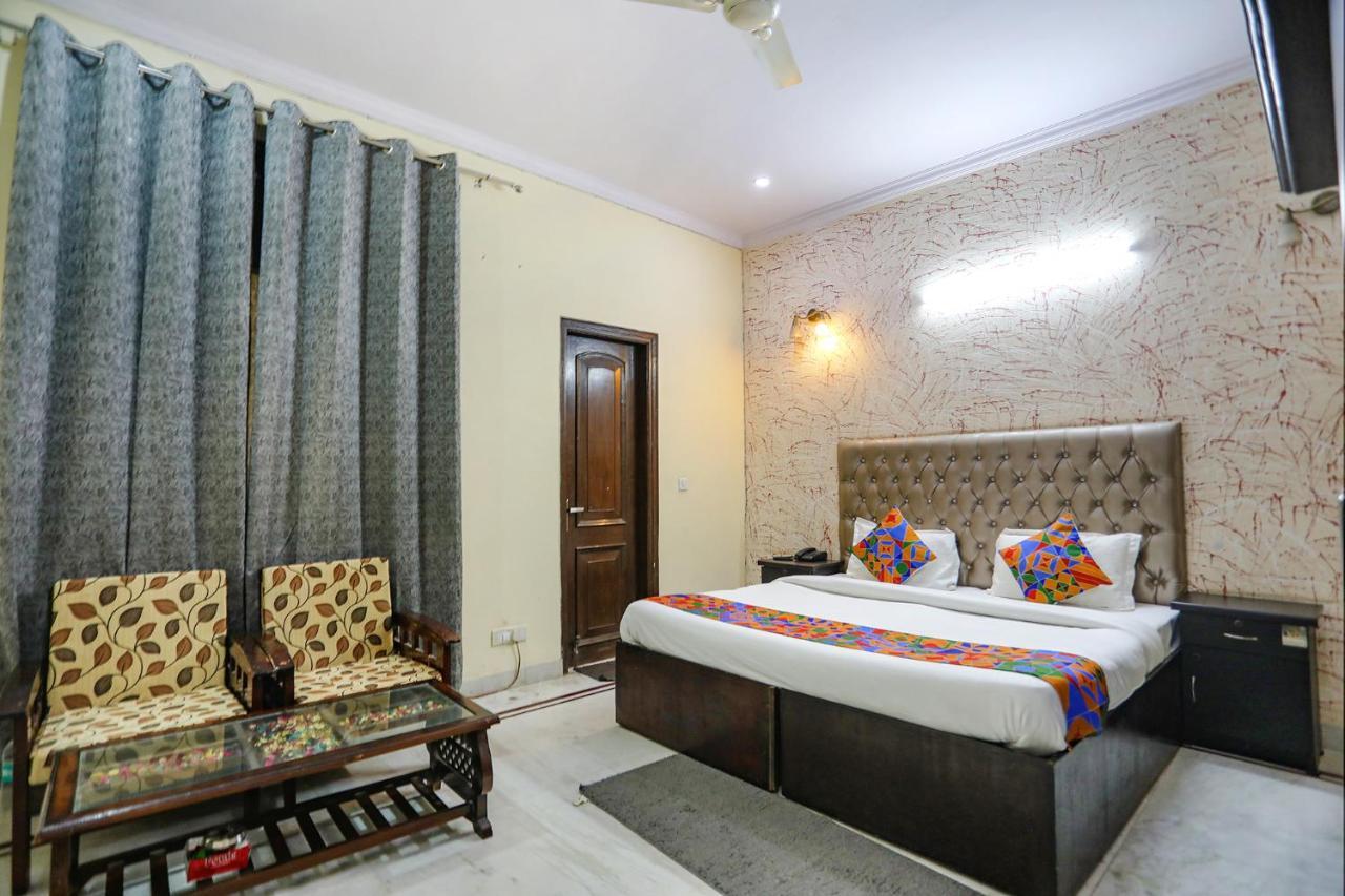 Fabexpress Hm Palace Hotel Noida Exterior foto