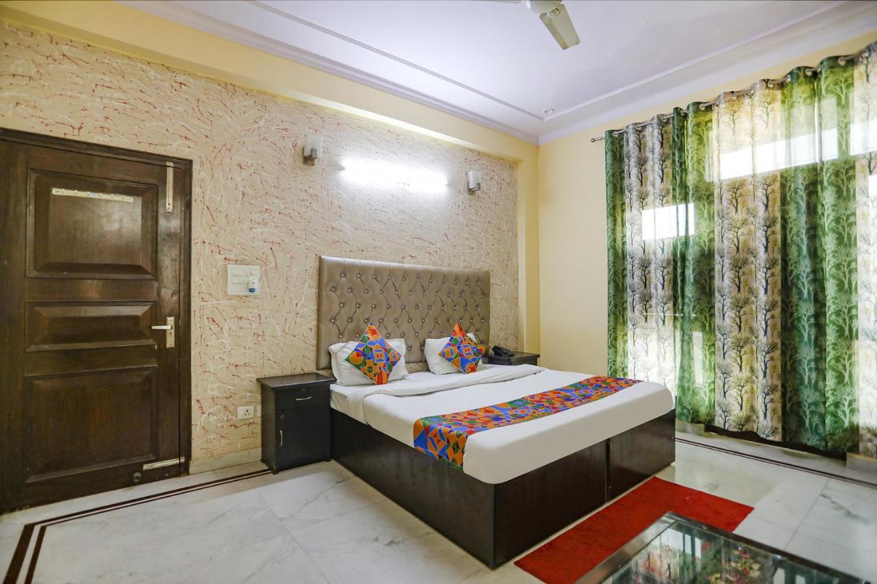 Fabexpress Hm Palace Hotel Noida Exterior foto